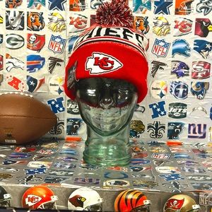 New Era Kansas City Chiefs NFL Football🏈team beanie with removable Pom Pom NWT